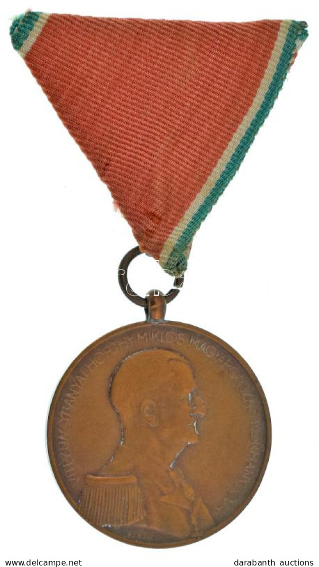 1939. "Magyar Bronz Vitézségi Érem" Bronz Kitüntetés Mellszalaggal T:XF Ph, Kis Patina /  Hungary 1939. "Bronze Medal Fo - Non Classificati