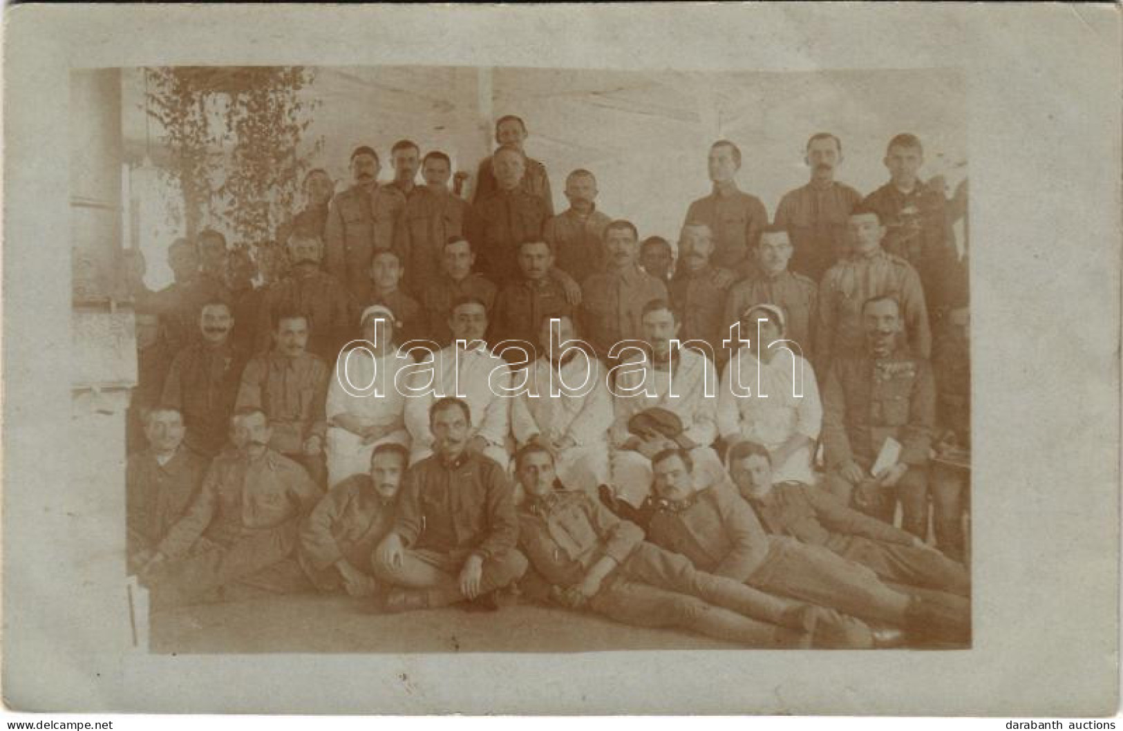 * T2/T3 1918 Besztercebánya, Banská Bystrica; Osztrák-magyar Katonai Kórház, Orvosok, Nővérek és Katonák Csoportképe / W - Zonder Classificatie