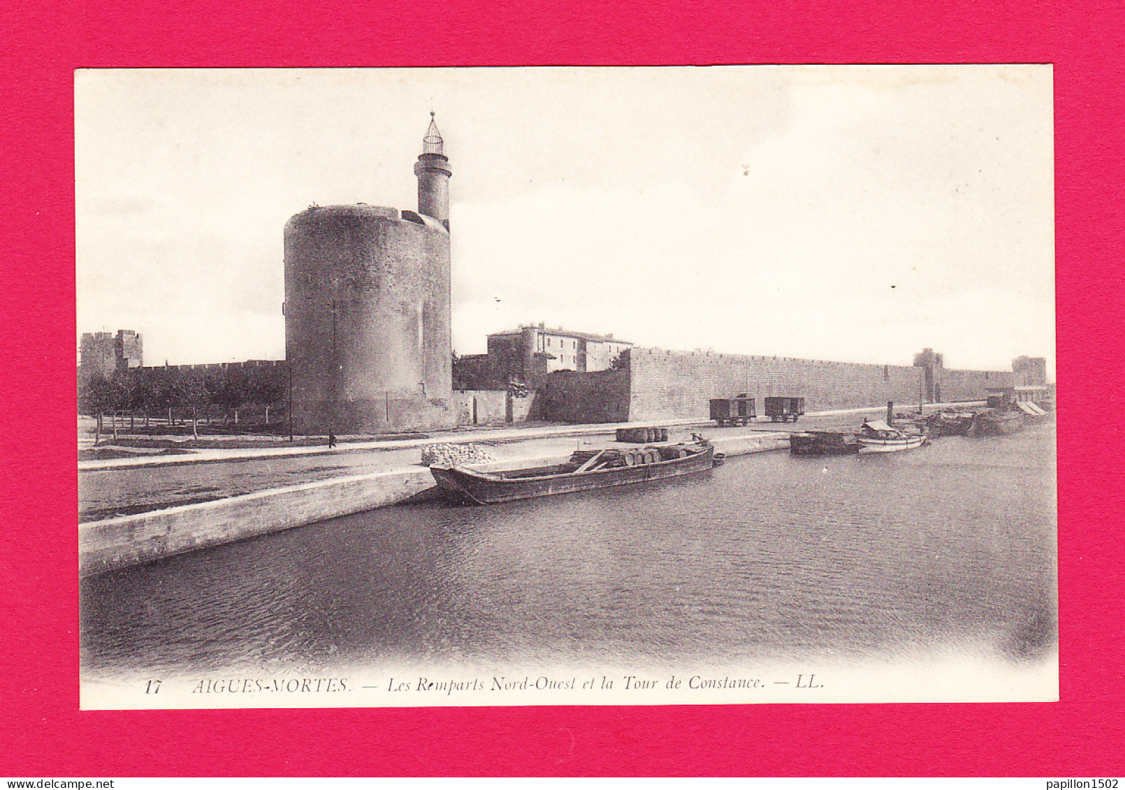 F-30-Aigues Mortes-05P1 Les Remparts Nord Ouest Et La Tour De Constance, Embarcations, Cpa BE - Aigues-Mortes