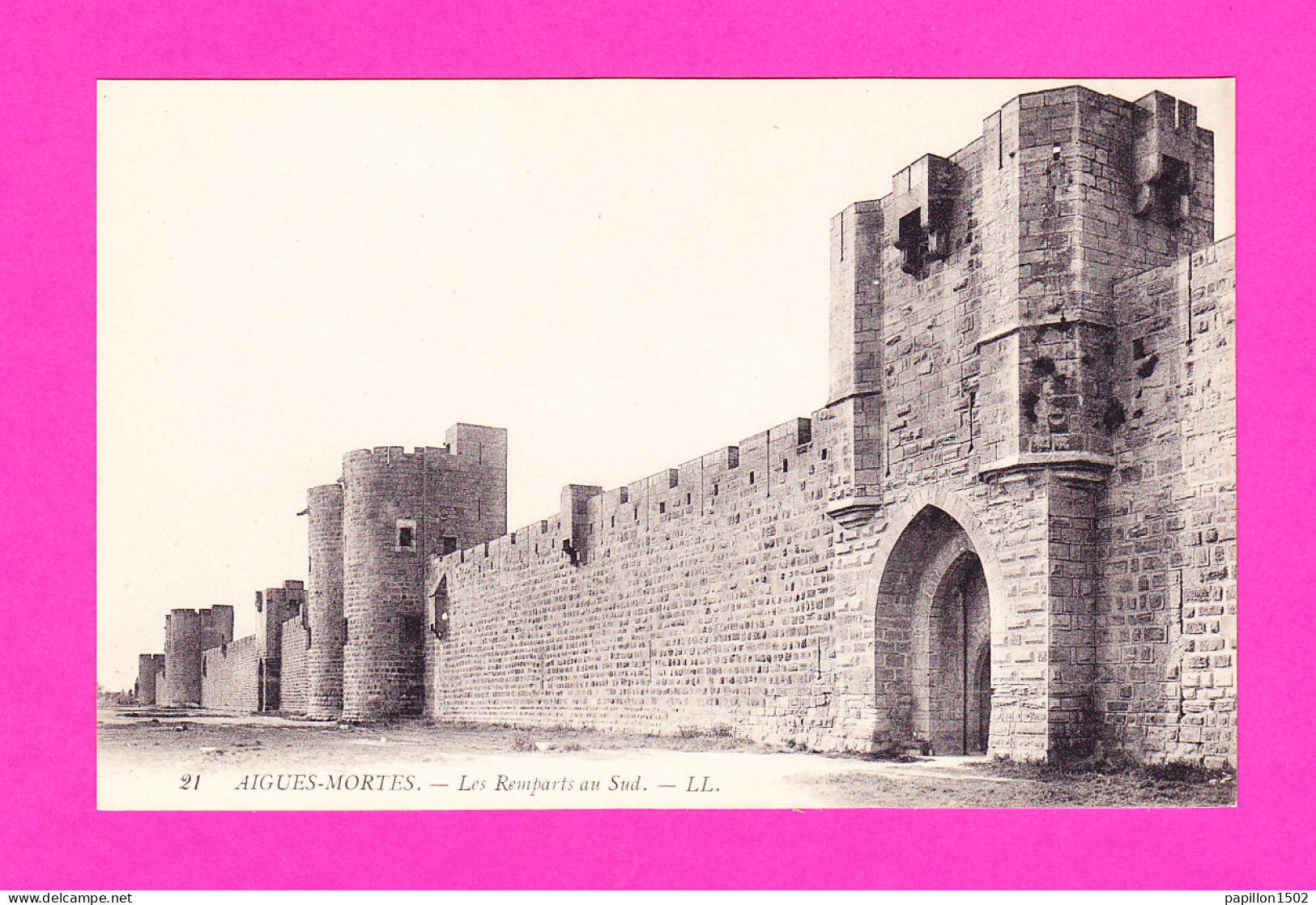 F-30-Aigues Mortes-08P1 Les Remparts Au Sud, Cpa BE - Aigues-Mortes