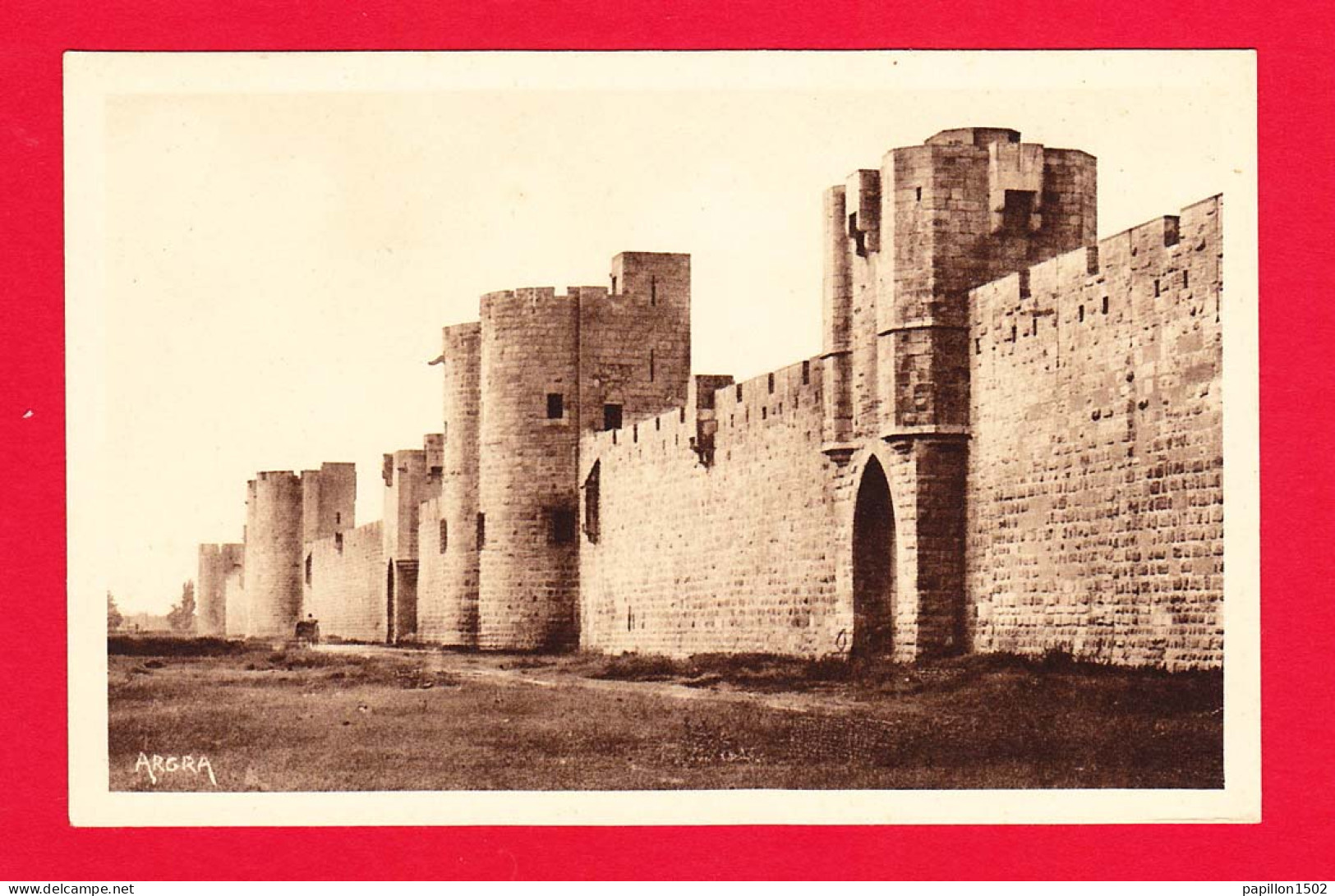 F-30-Aigues Mortes-10PJY Les Remparts Du Sud, Cpa BE - Aigues-Mortes