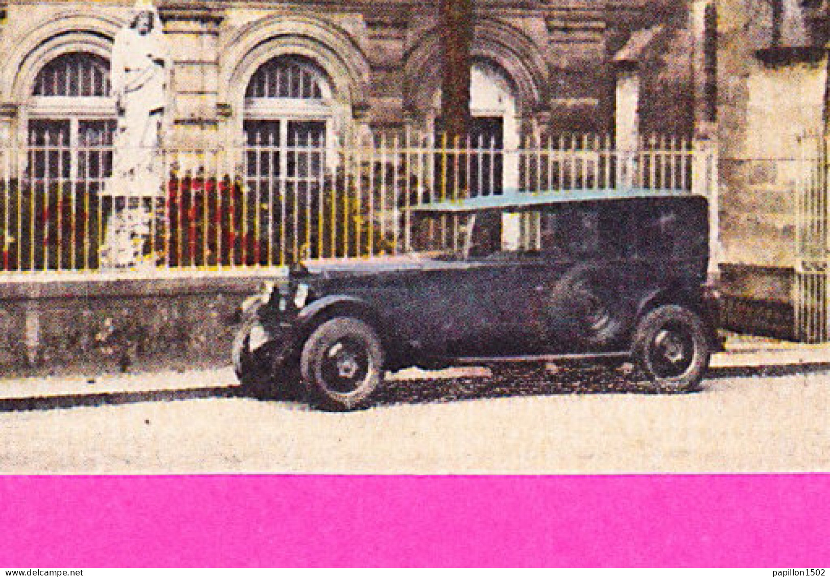 F-33-Verdelais-02P6 Le Portail De L'église Et La Cure, Animation, Voir La Très Vieille Voiture, Cpa Colorisée, BE - Verdelais