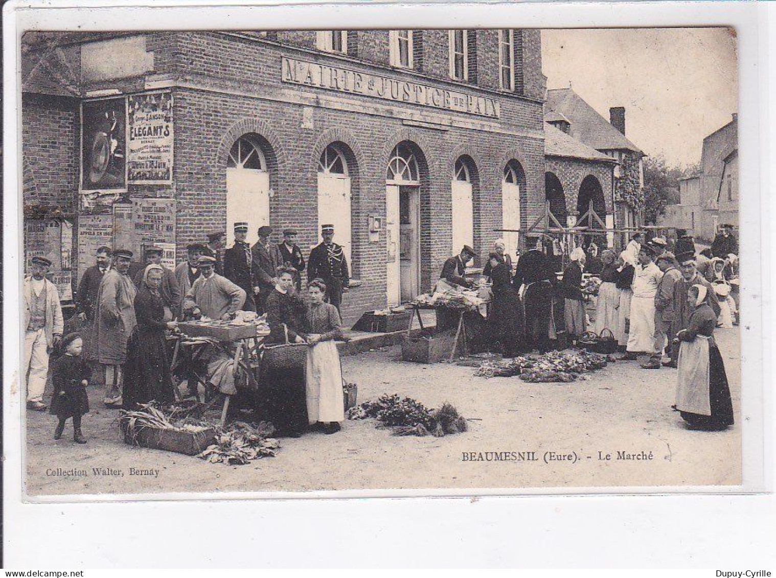 BEAUMESNIL: Le Marché, Mairie Et Justice De Paix - état - Beaumesnil