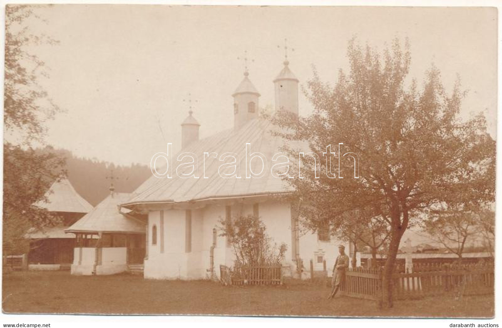 * T2/T3 ~1917 Moara Nica (Suceava), Biserica De Lemn / Orthodox Wooden Church, K.u.k. Soldier. Photo (fl) - Sin Clasificación