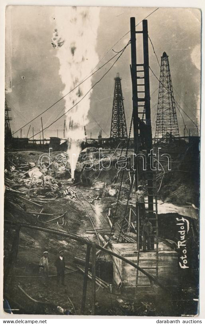 T2/T3 Moreni, Oil Fire At The Petroleum Field, Oil Well. Foto Rudolf Photo (EK) - Zonder Classificatie