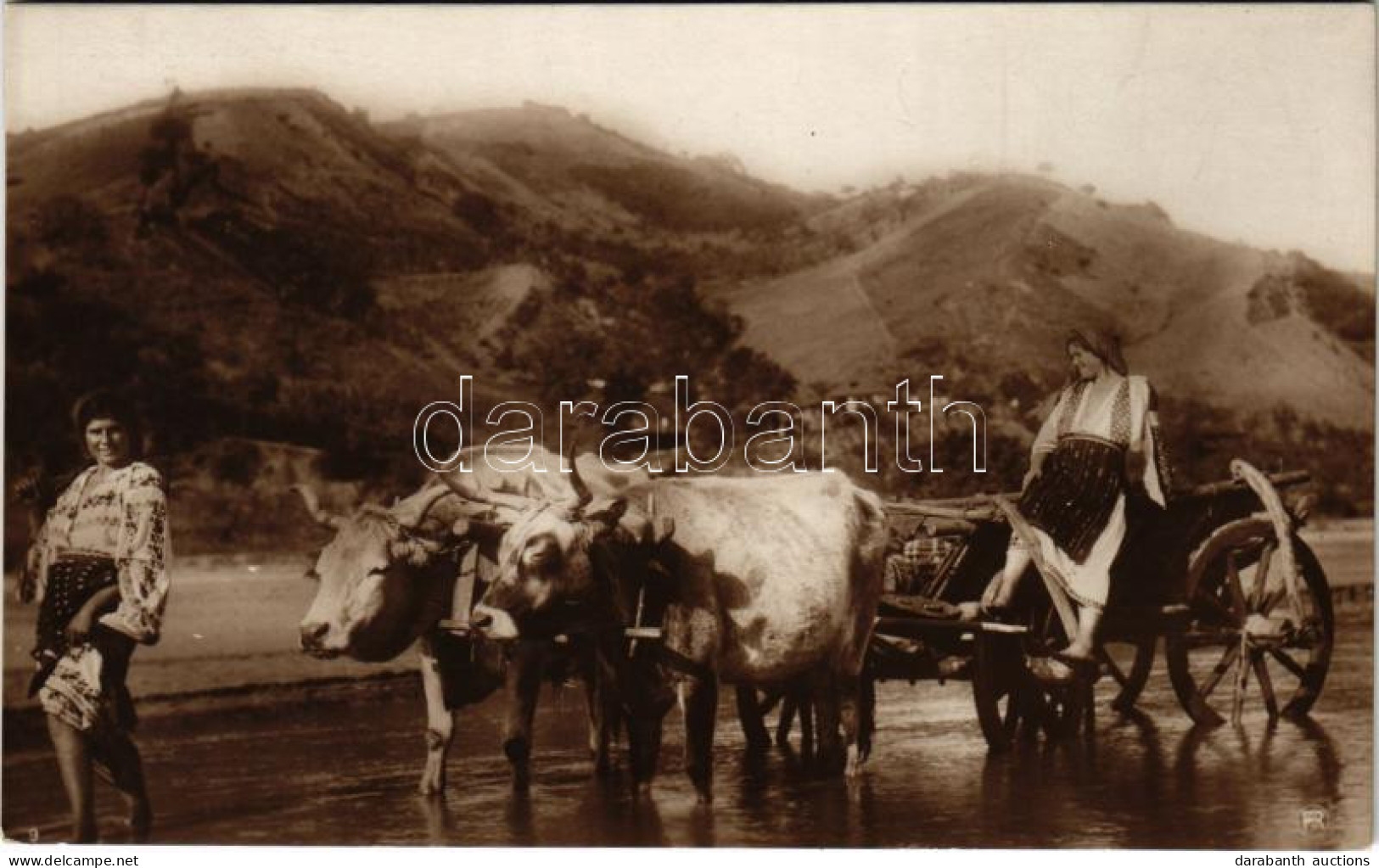 ** T2/T3 Romania, Oxen Cart With Romanian Women, Folklore. A. Bellu "Cartea Romaneasca" Bucuresti (fl) - Non Classés
