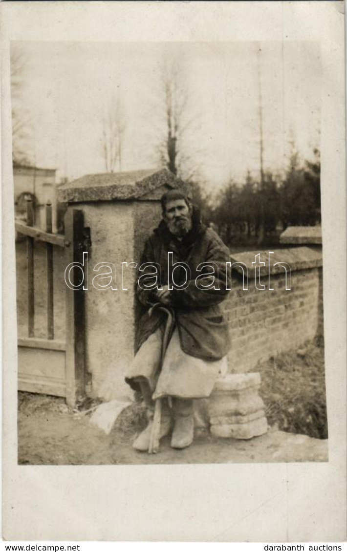 * T2/T3 1917 Pidhirtsi, Podhorce; Pénzbeszedő, Első Világháborús Koldus / WWI Beggar. Photo (EK) - Non Classificati