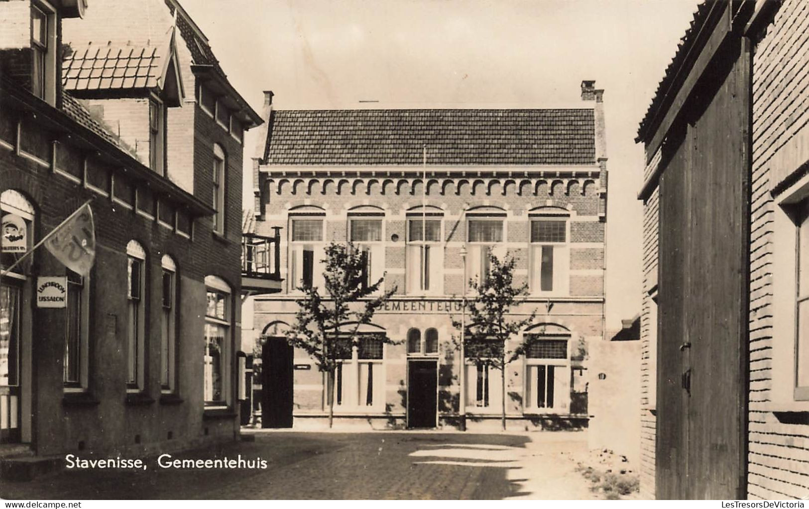 PAYS-BAS - Stavenisse - Gemeentehuis - Vue Sur L'hôtel De Ville - Vue Générale - Face à L'entrée -Carte Postale Ancienne - Tholen