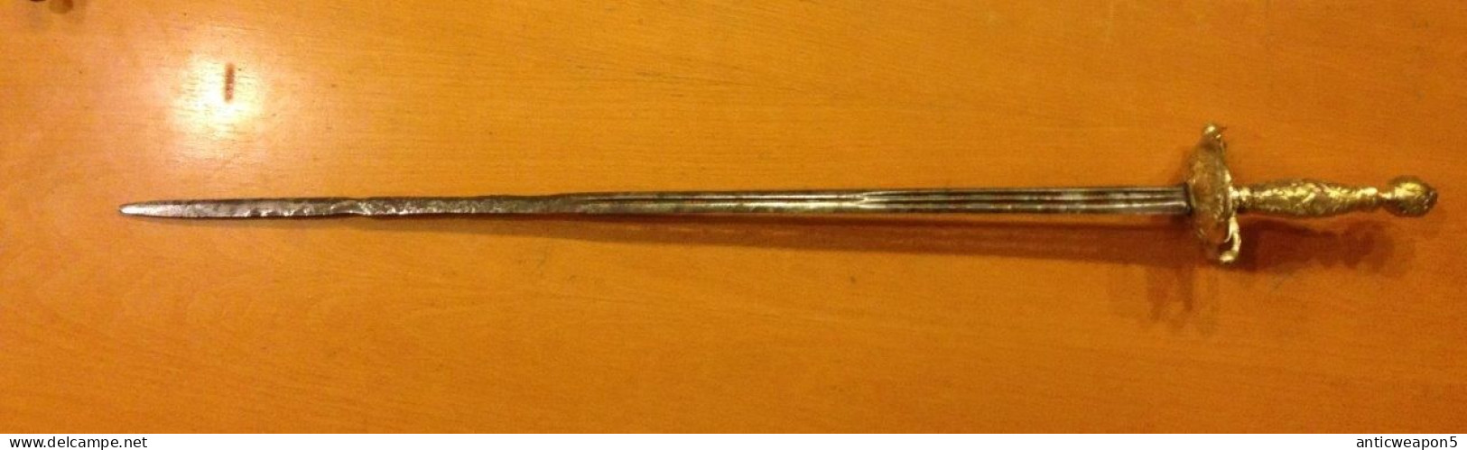 France. Épée à Poignée En Laiton, Vers M1700 (C18) - Knives/Swords