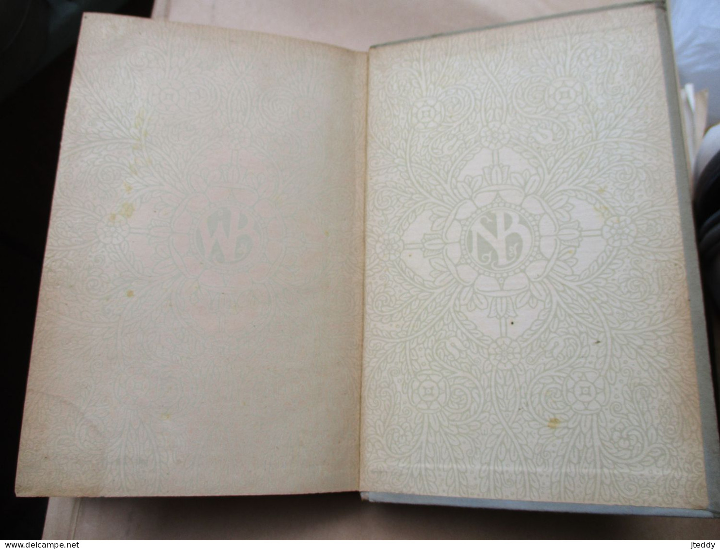 OUD 1917 ORIGINEEL boek    GEILLUSTREERD    HET  LEVENDE  VLAANDEREN  door  EMMANUEL  DE  BOM