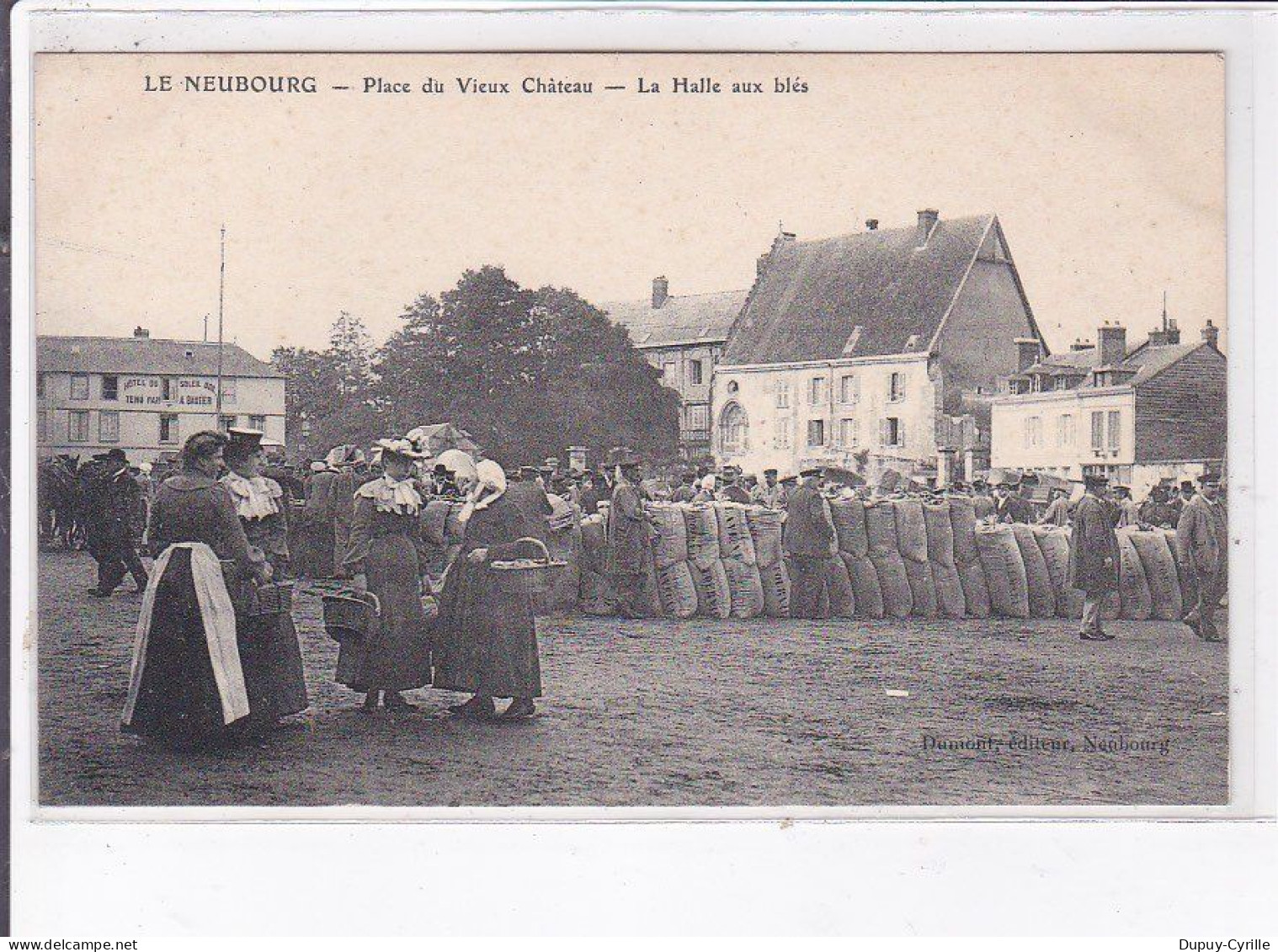 LE NEUBOURG: Place Du Vieux Château, La Halle Aux Blés - Très Bon état - Le Neubourg