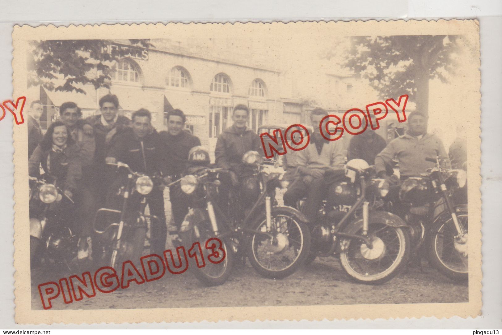 Fixe Photo Moto Ancienne Famille De Saint-Raphaël - Motor Bikes