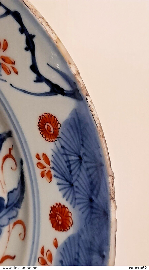 Chine Kangxi, XVIIIe siècle Assiette porcelaine signée d'un Swastika dans un double cercle