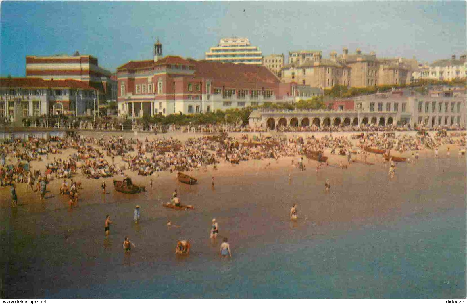 Angleterre - Bournemouth - The Beach To The East Of The Pier Showing Pavillon And The Pier Approach Baths - Scènes De Pl - Bournemouth (until 1972)