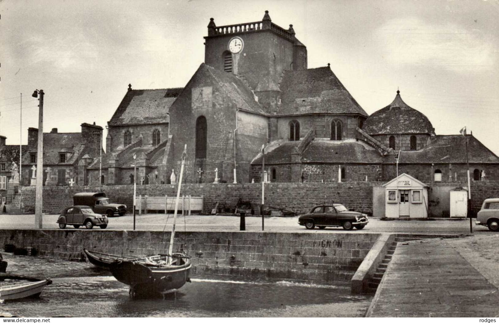 50 , Cpsm  BARFLEUR , 61-1313 , Curieuse Eglise (voitures 2cv , 403 , Aronde) (13613) - Barfleur