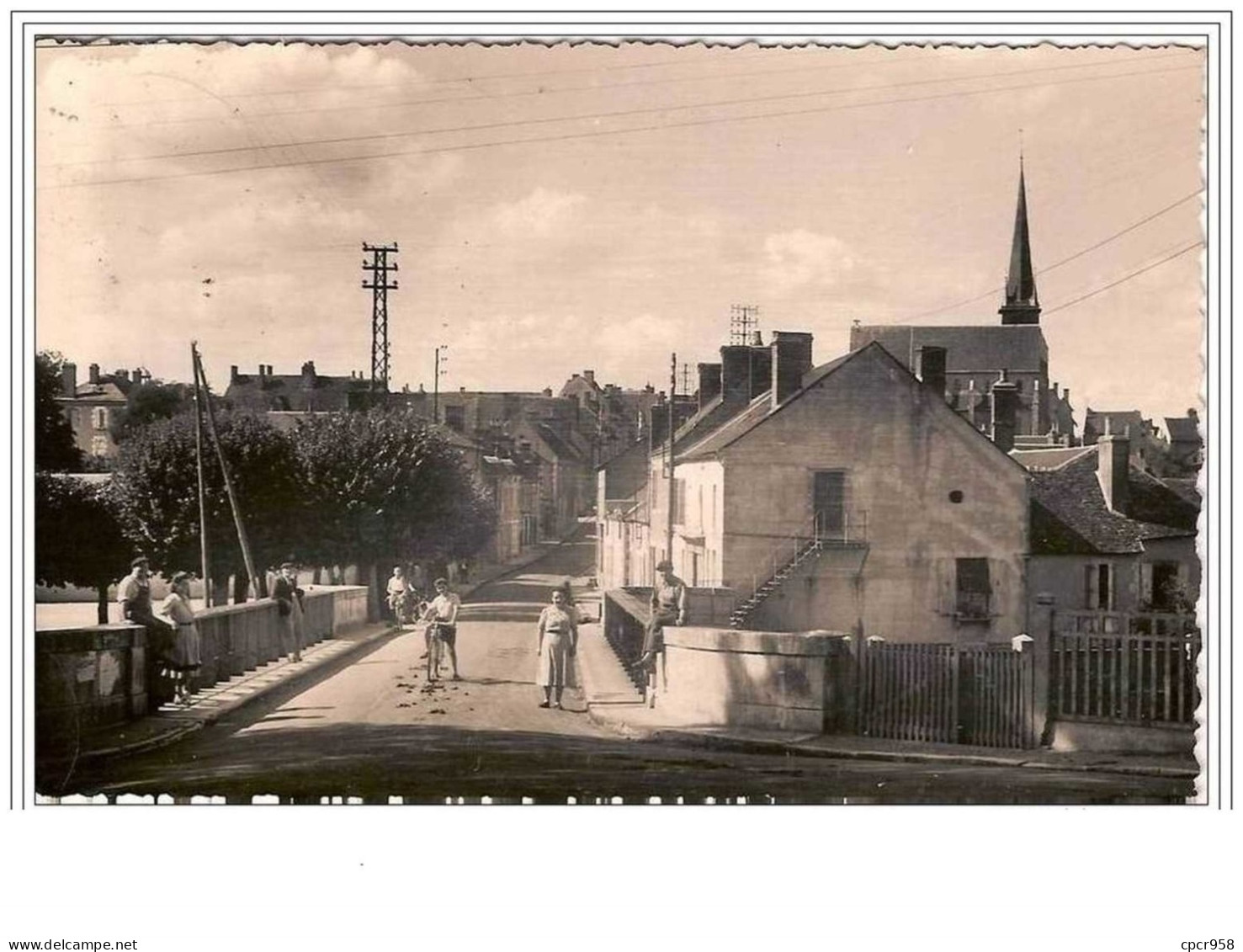 45.OUZOUER SUR TREZEE.LE PONT ET LA GRANDE RUE.CPSM. - Ouzouer Sur Loire