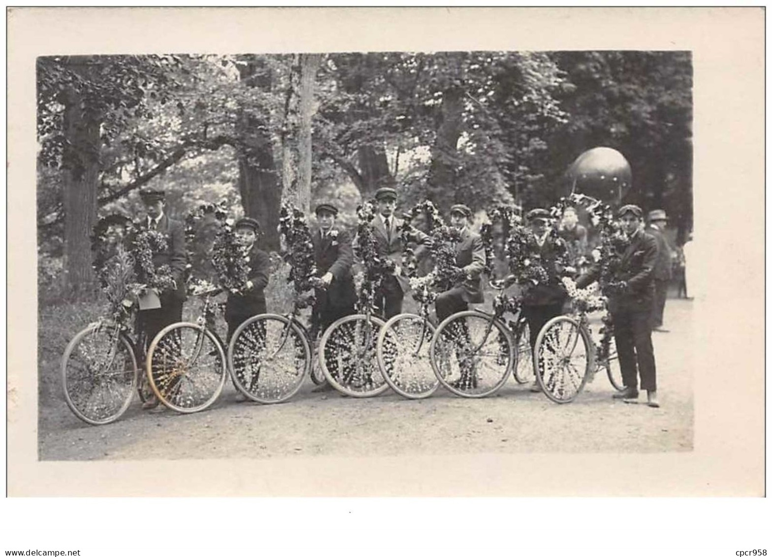 52 . N° 48986 . Wassy . Carte Photo . Fete Des Fleurs.cyclisme - Wassy