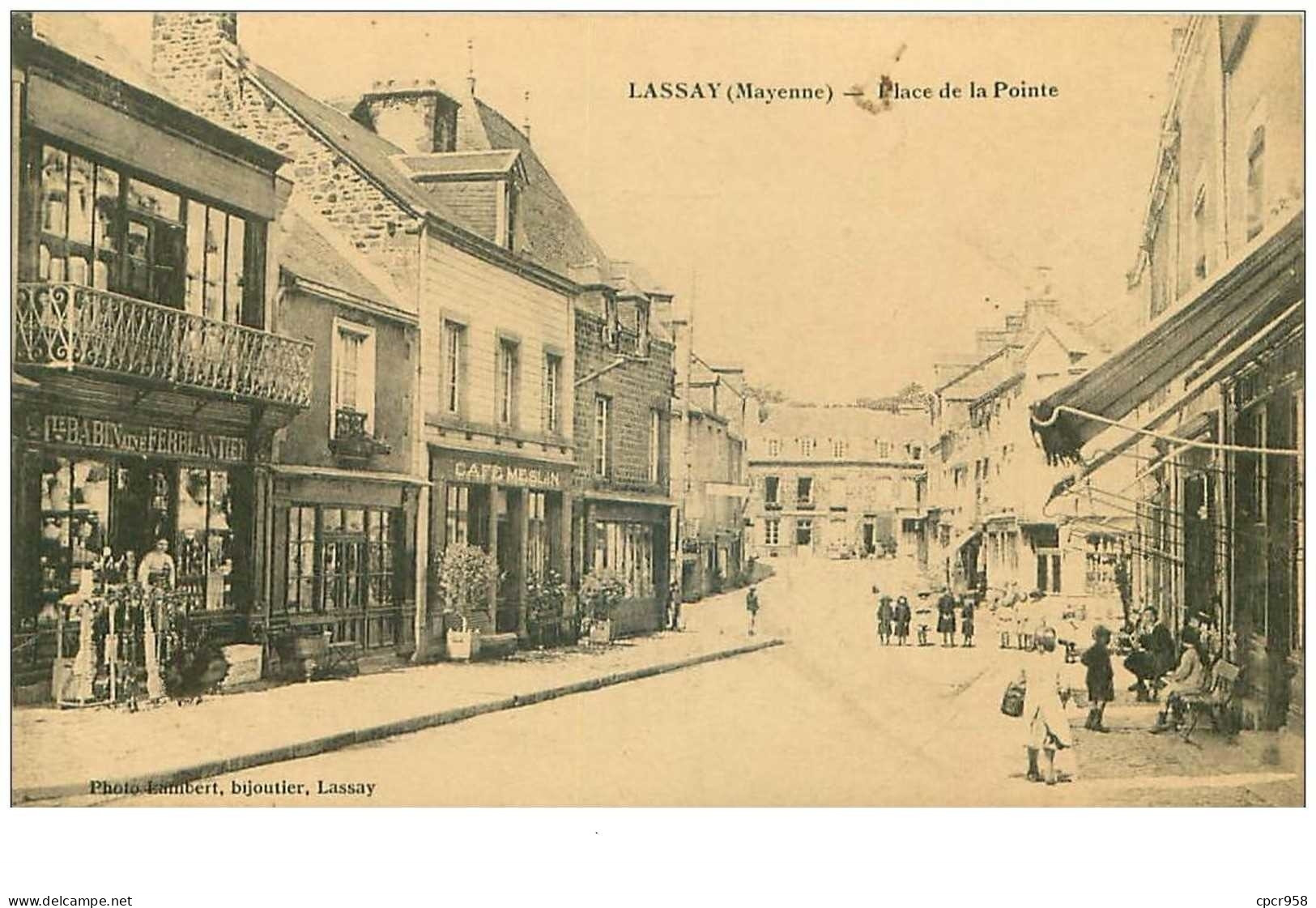 53 .n° 32957 . Lassay.place De La Pointe. - Lassay Les Chateaux