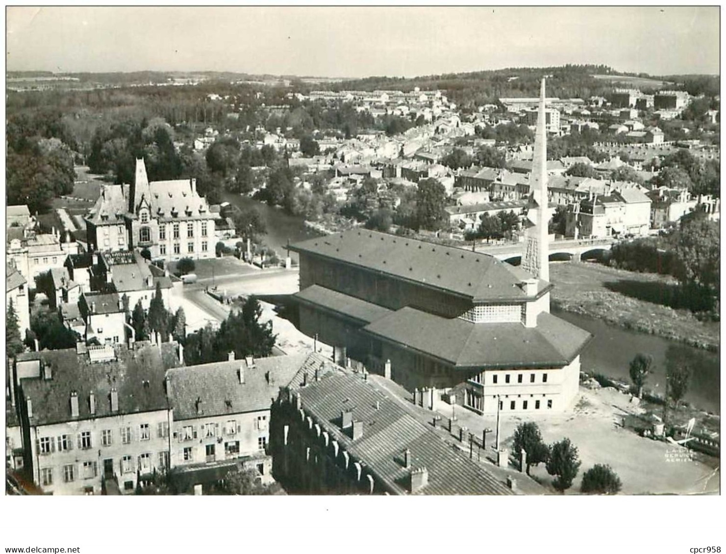 54.BACCARAT.n°22357.L'EGLISE.EN AVION AU DESSUS DE.....CPSM. - Baccarat