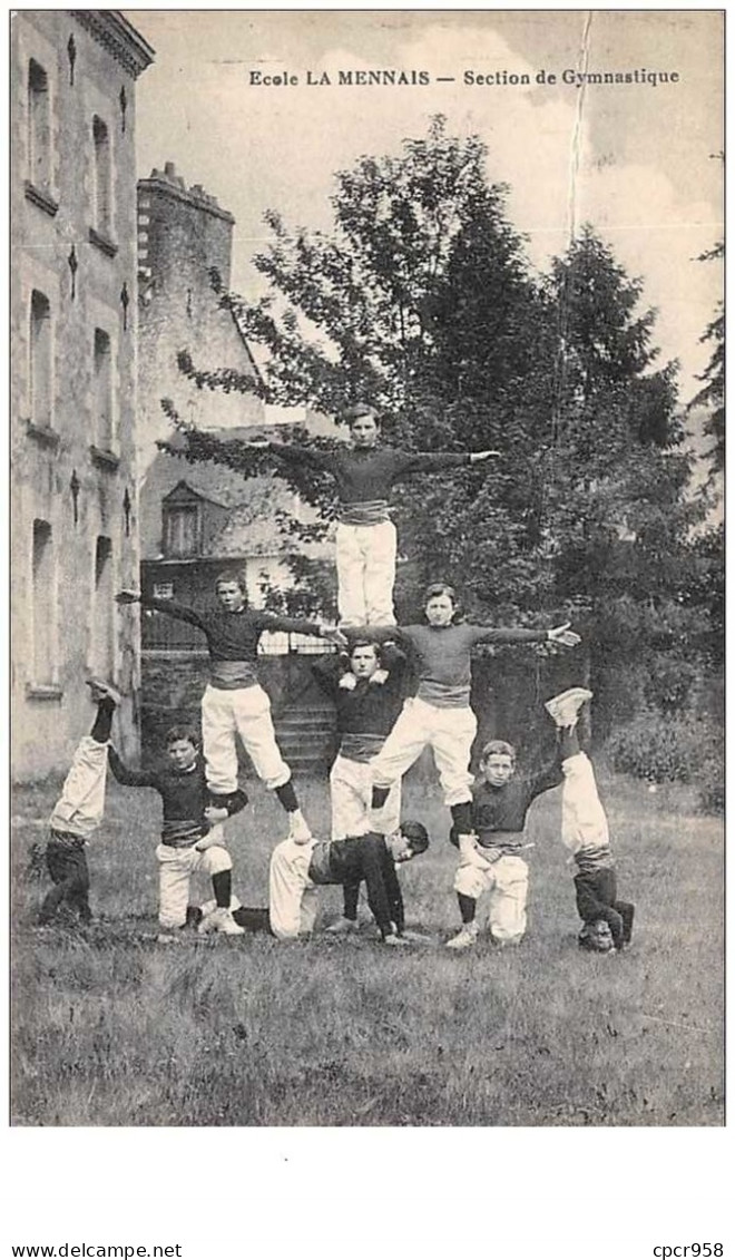 56 . N° 49039 . Ploermel . Section De Gymnastique . Ecole La Mennais.plie. Pas Courante - Ploërmel