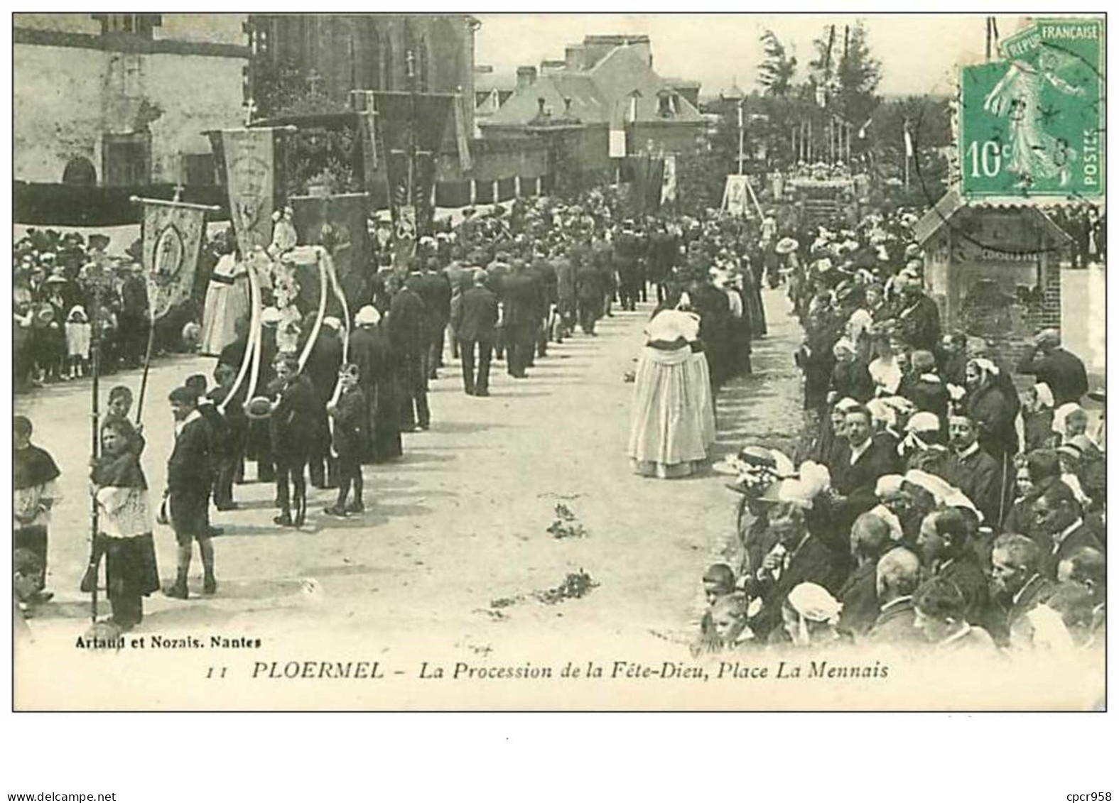 56.PLOERMEL.n°38.LA PROCESSION DE LA FETE-DIEU,PLACE LA MENNAIS.RARE - Ploërmel