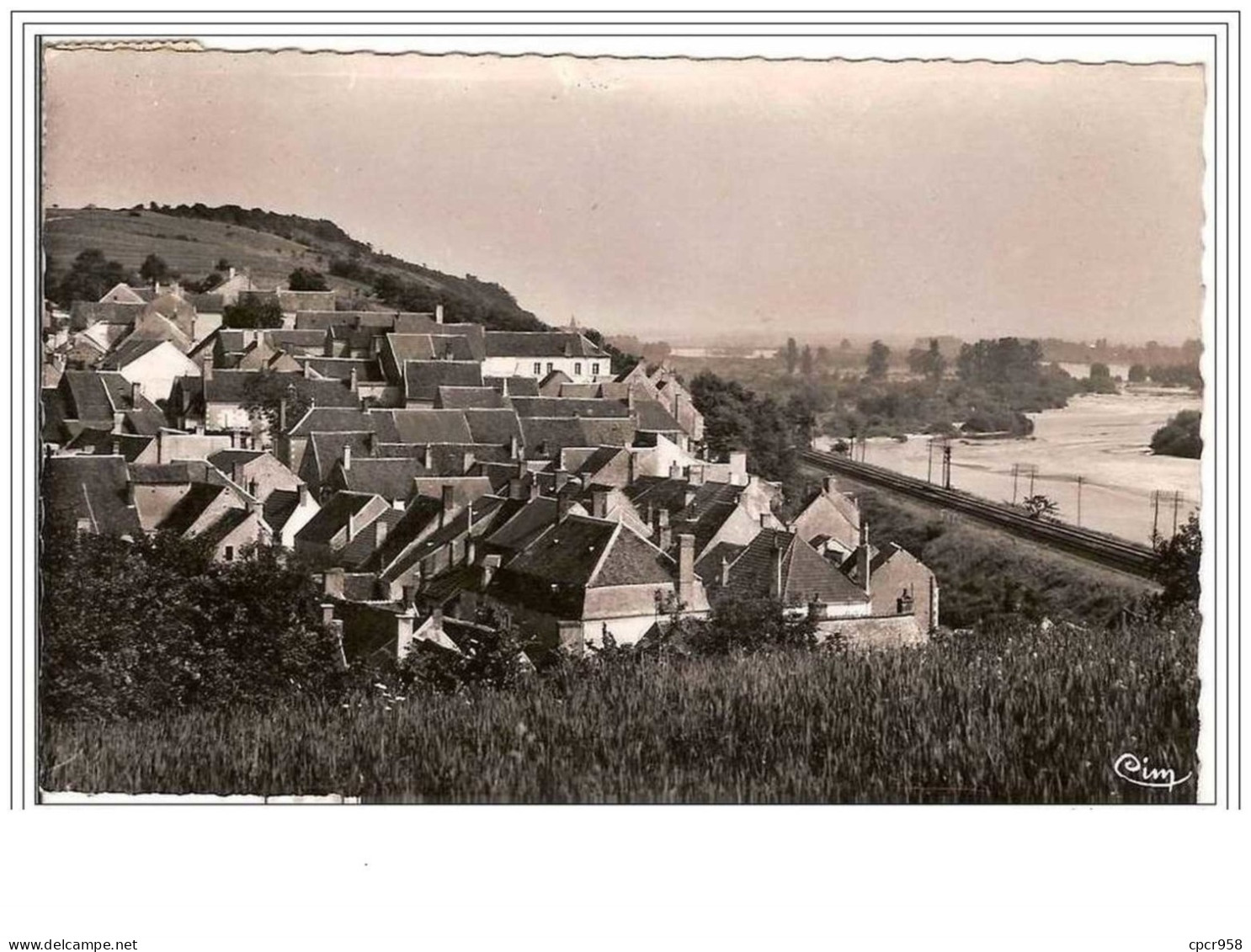 58.LES LOGES DE POUILLY SUR LOIRE.CPSM. - Pouilly Sur Loire