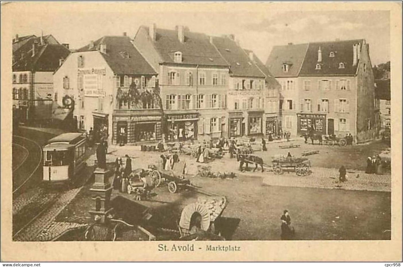 57.SAINT AVOLD.MARKTPLATZ.VOITURE A CHIEN - Saint-Avold