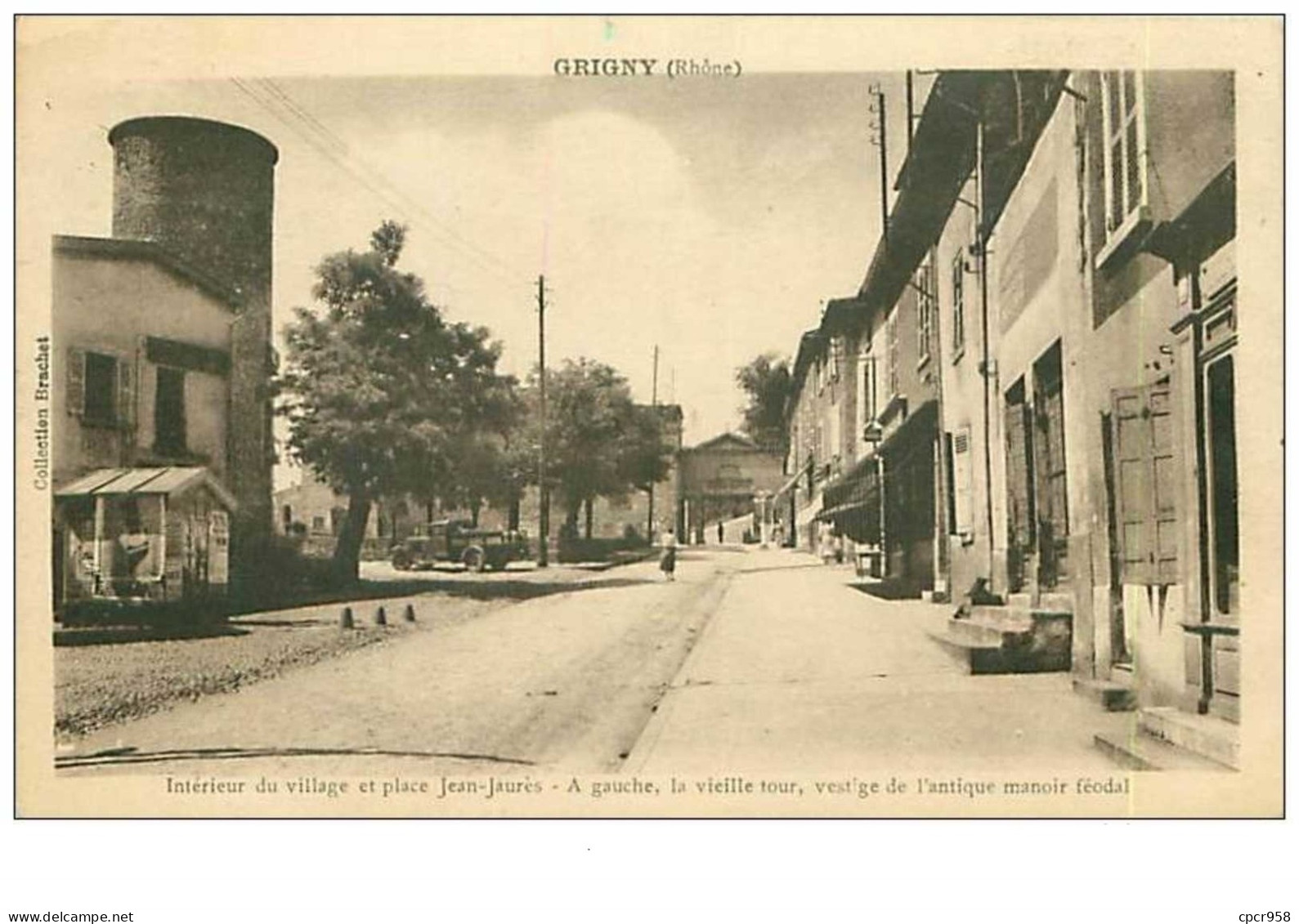 69.GRIGNY.n°4810.INTERIEUR DU VILLAGE ET PLACE JEAN JAURES.A GAUCHE LA VIEILLE TOUR.... - Grigny