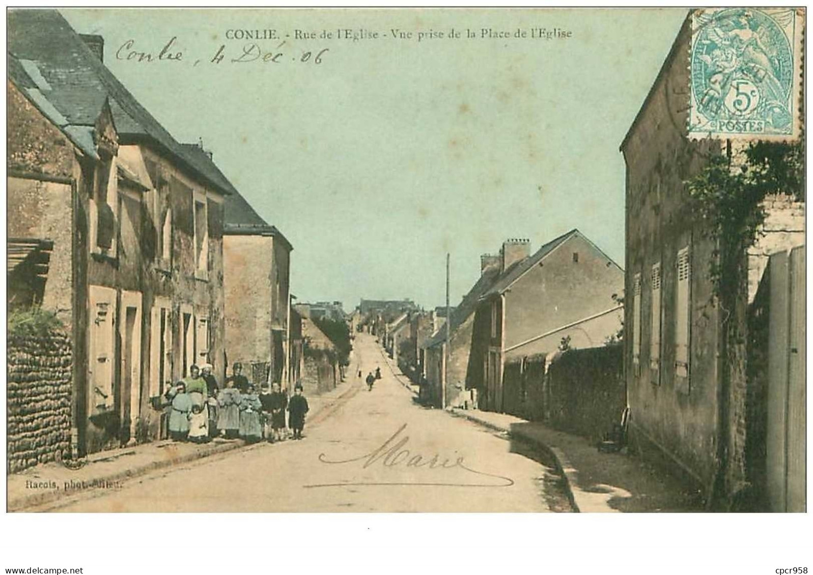 72.CONLIE.n°15741.RUE DE L'EGLISE.VUE PRISE DE LA PLACE DE L'EGLISE.TACHES - Conlie