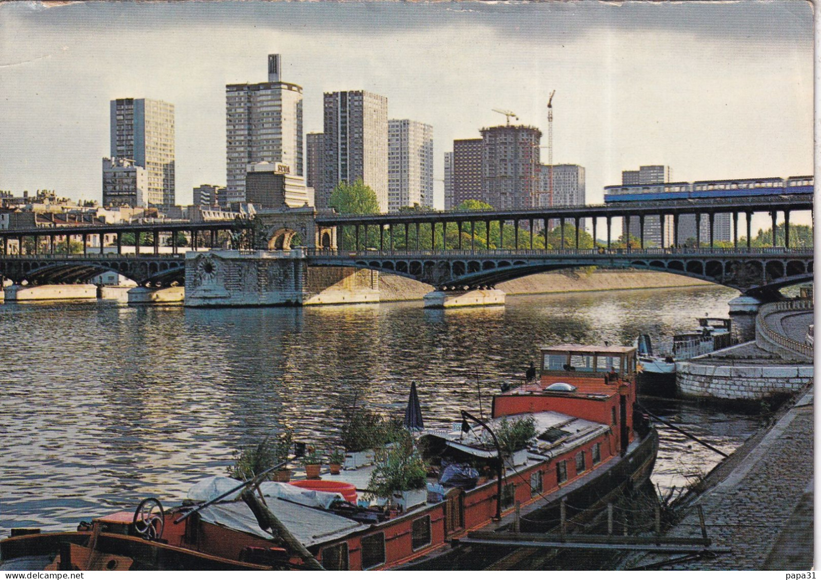 Péniches Au Pont De Bir-Hakeim - PARIS - Péniches