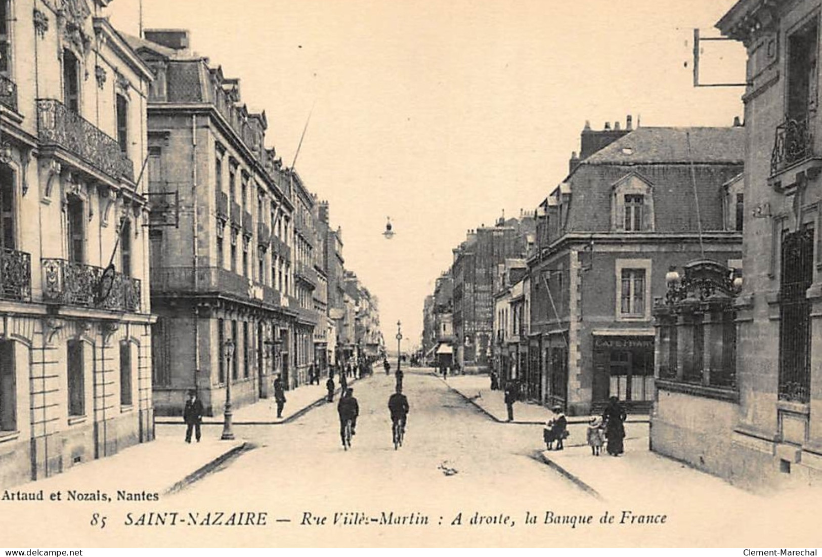 SAINT-NAZAIRE : Rue Villes-martin, A Droite La Banque De France - Tres Bon Etat - Banques