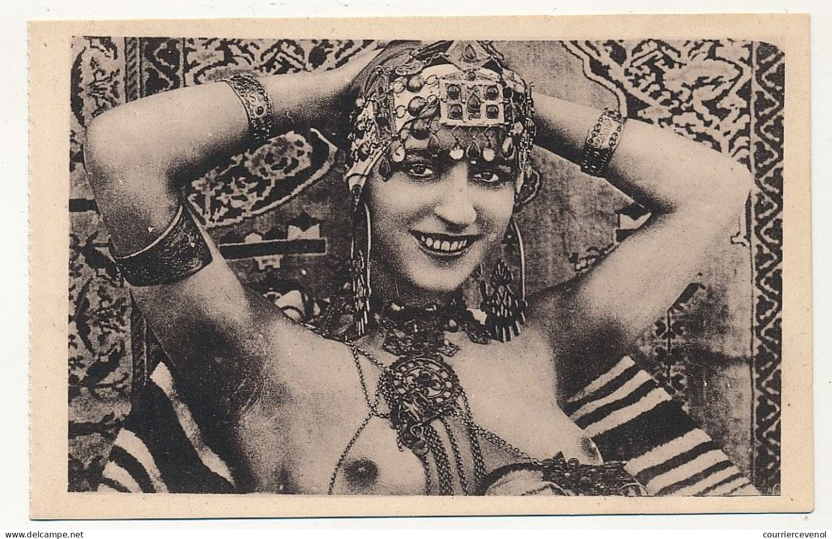 5 CPA - ALGERIE - Scènes et types - Jeune femme Kabyle, Mauresque, Jeune femme sortant du Hamman, ...