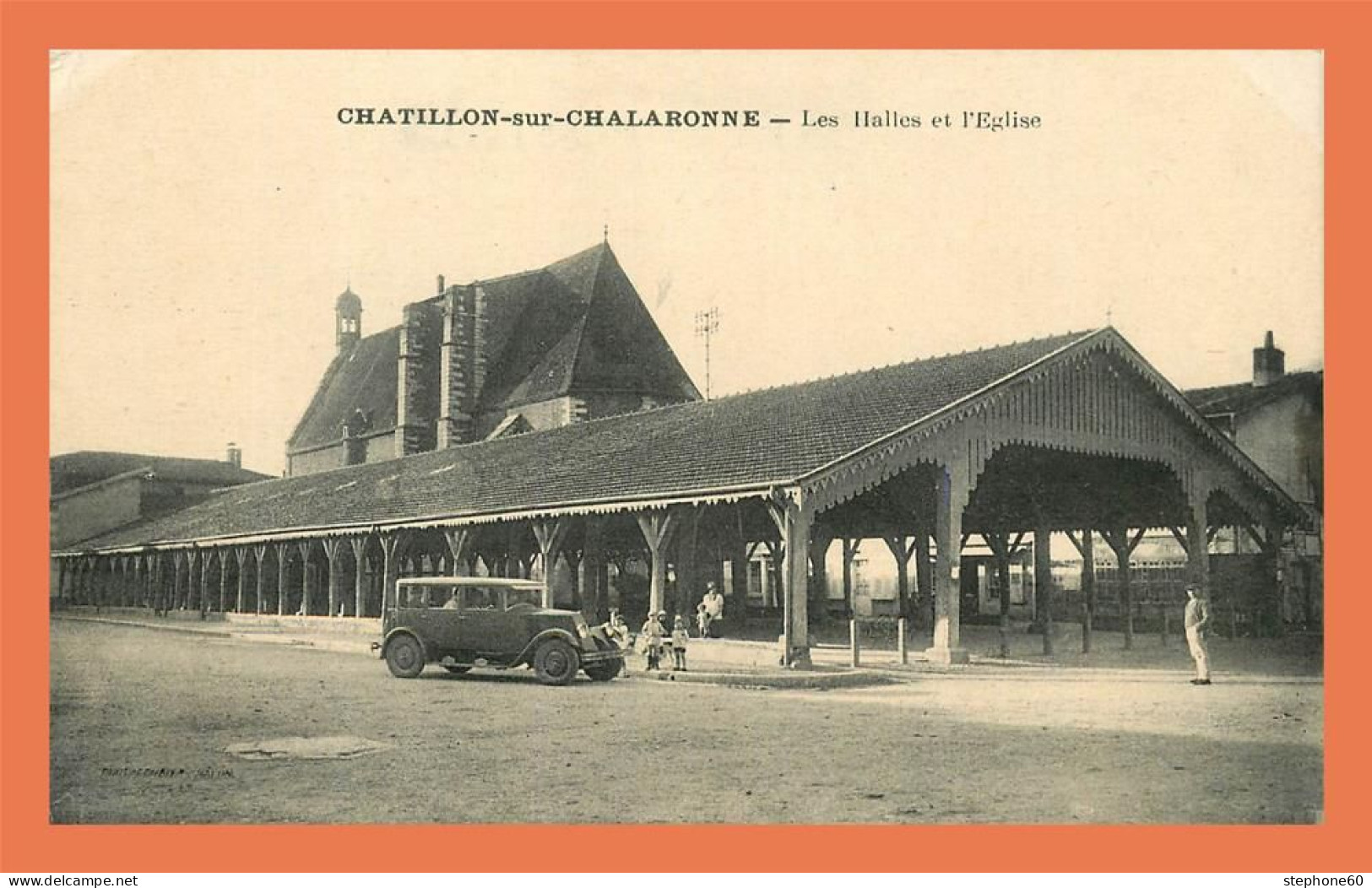 A510 / 595 01 - CHATILLON SUR CHALARONNE Les Halles Et L'Eglise ( Voiture ) - Châtillon-sur-Chalaronne