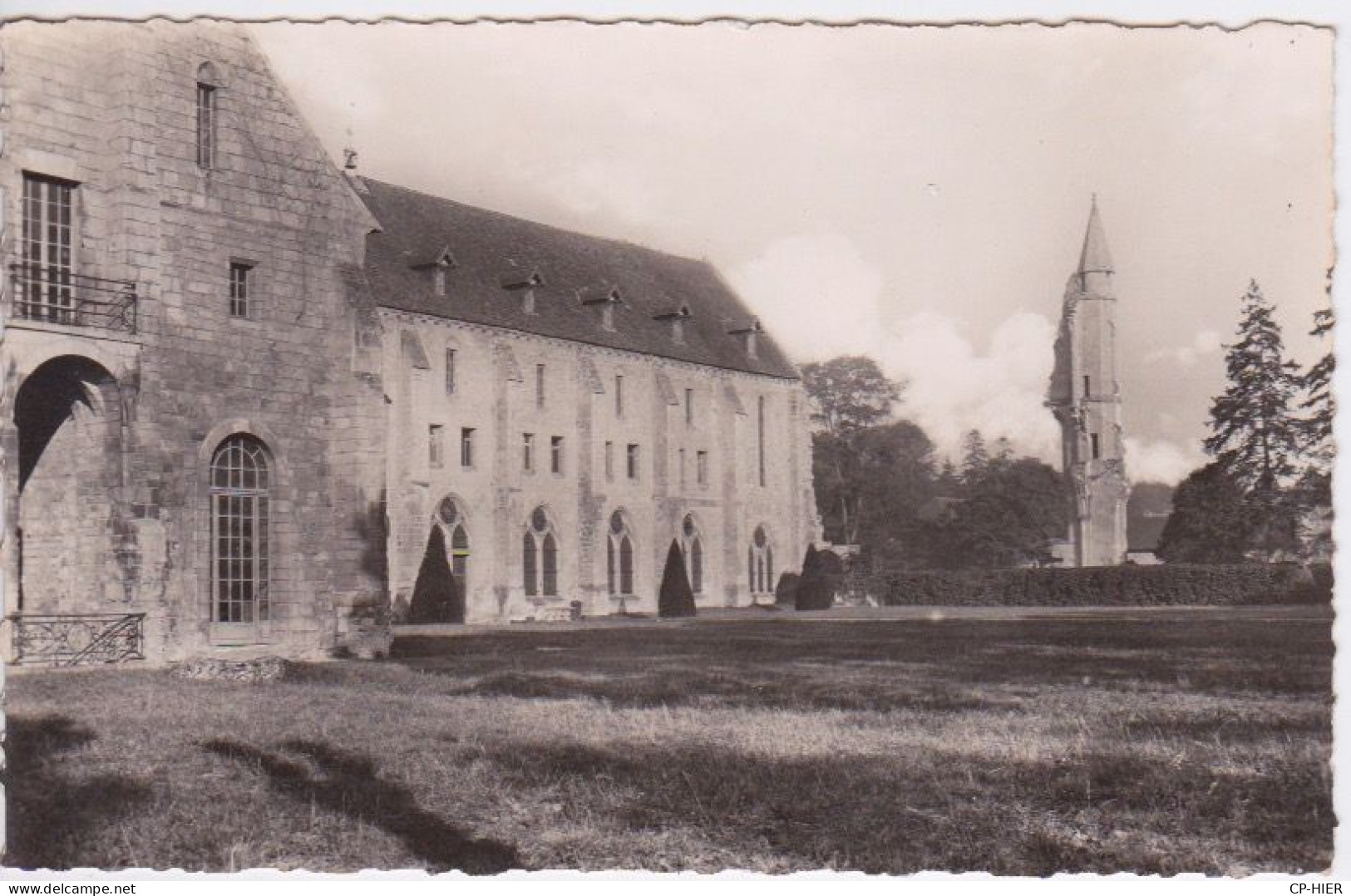 95 - ASNIERES SUR OIDE - ABBAYE DE ROYAUMONT - VUE GENERALE COTE EST - Asnières-sur-Oise