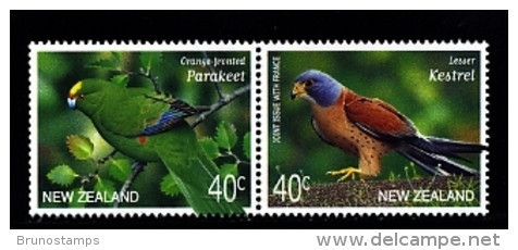 NEW ZEALAND - 2000  BIRDS JOINED PAIR  MINT NH - Neufs