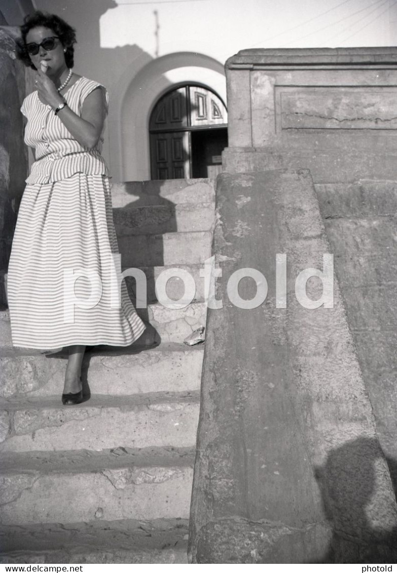 10 SLIDES SET 1960 COUPLE MAN WOMAN FEMME PLAGE BEACH 90mm ORIGINAL AMATEUR NEGATIVE NOT PHOTO NO FOTO - Autres & Non Classés