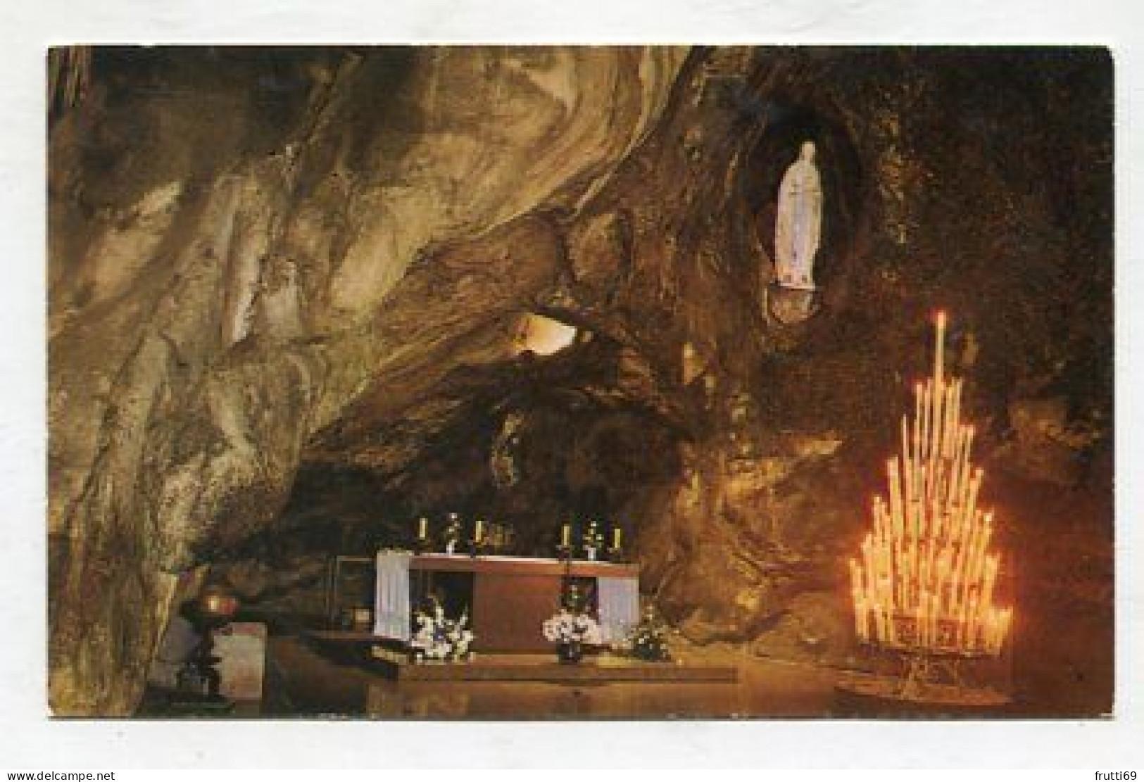 AK 212003 CHURCH / CLOISTER ... - Lourdes - La Grotte Miraculeuse - Lieux Saints