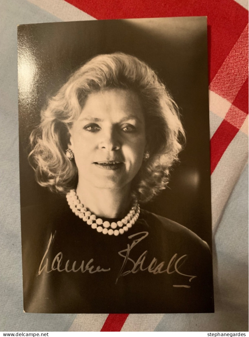 Carte Photo Cinema Movie Lauren BACALL Dédicacée Autographe Original - Célébrités