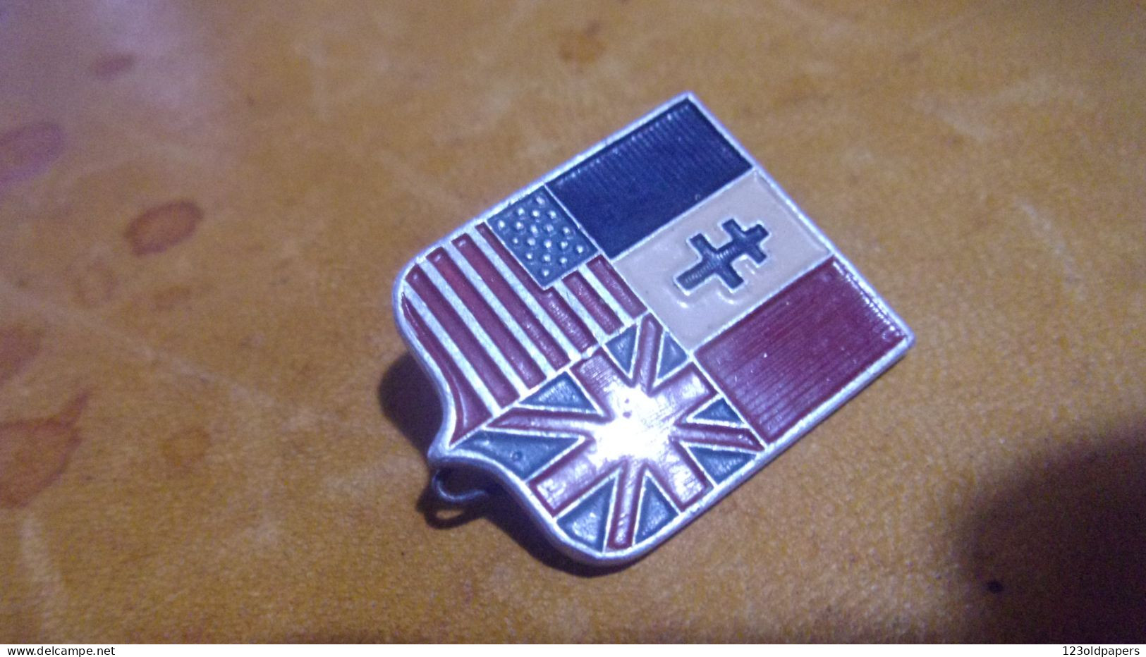 INSIGNE AUGIS LYON ALUMINIUM WWII CROIX DE LORRAINE USA FRANCE ANGLETERRE ALLIES RESISTANCE - 1939-45