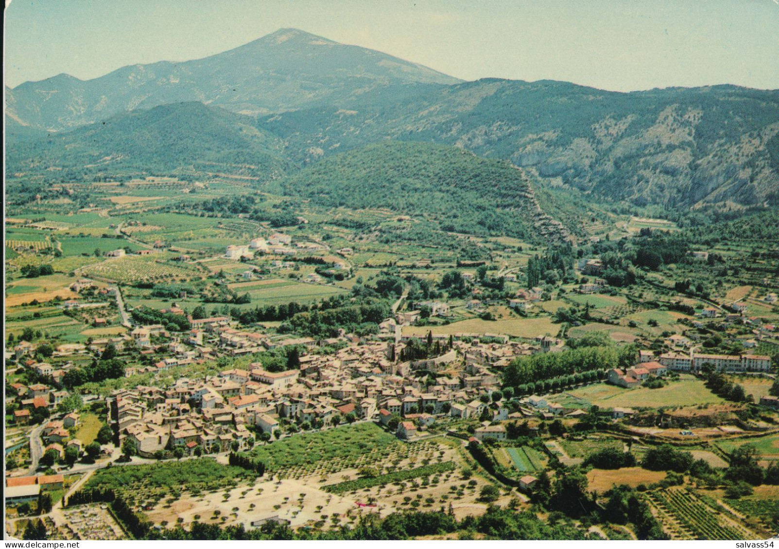 84) MALAUCENE : Vue Aérienne Sur La Ville  - Dans Le Fond Le Mont Vantoux - Malaucene