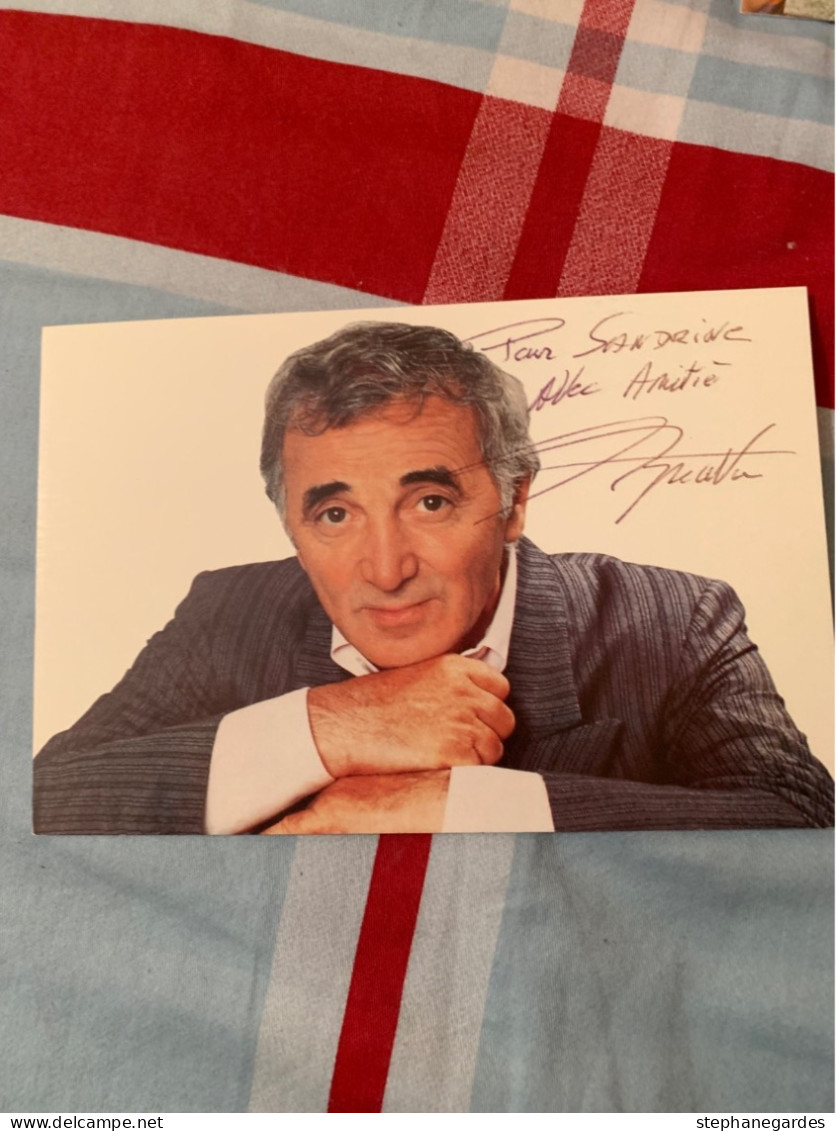 Carte Photo Chanteur  Charles AZNAVOUR Dédicacée Autographe Original - Célébrités