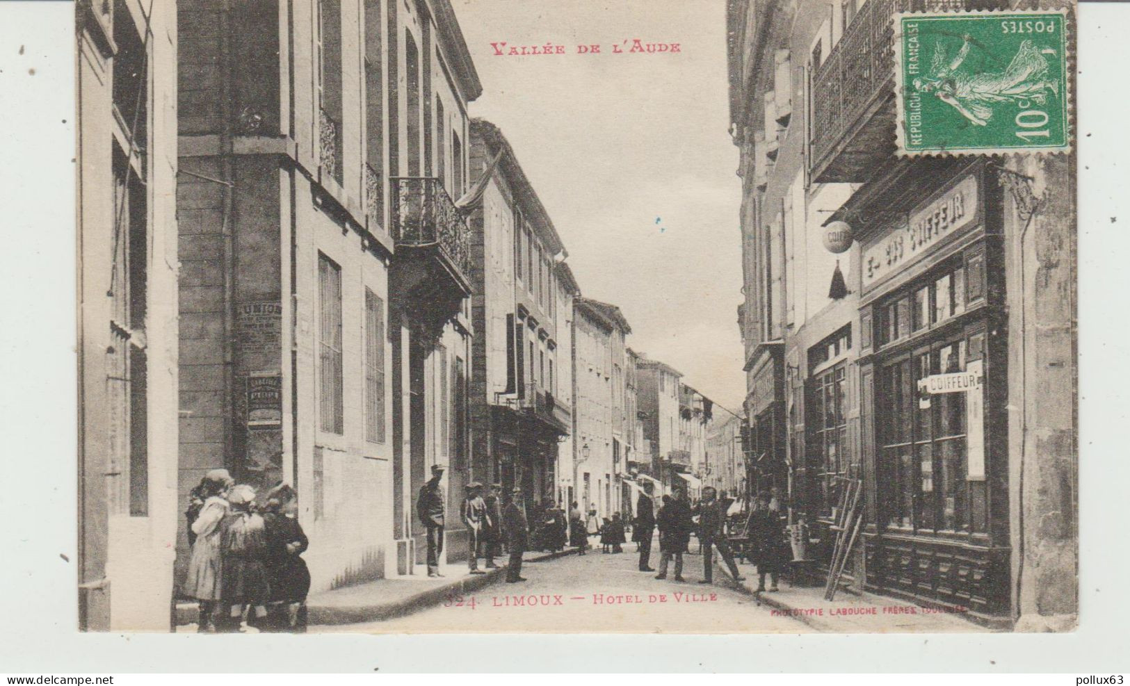 CPA LIMOUX (11) HÔTEL DE VILLE - ANIMEE - COIFFEUR à DROITE - Limoux