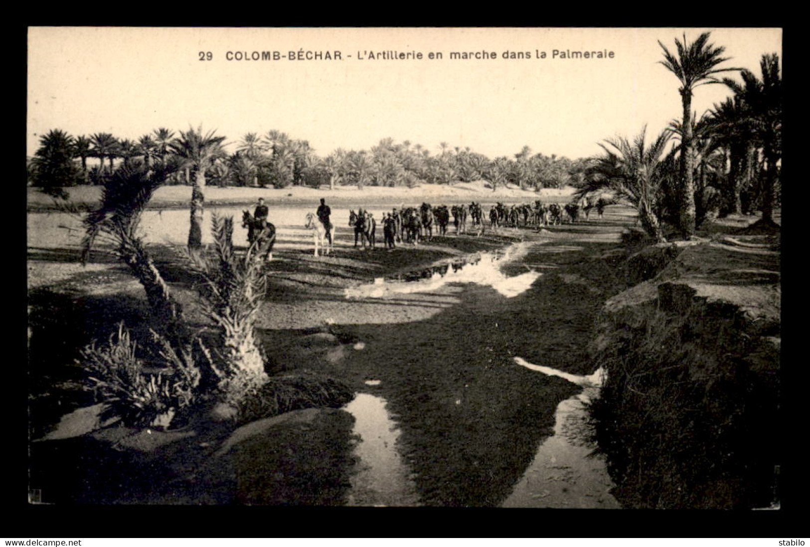 ALGERIE - SAHARA - COLOMB-BECHAR - L'ARTILLERIE EN MARCHE DANS LA PALMERAIE - Bechar (Colomb Béchar)