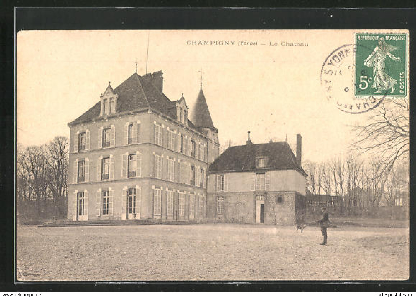 CPA Champigny-sur-Yonne, Le Chateau, Mann Zur Jagd Am Château  - Champigny