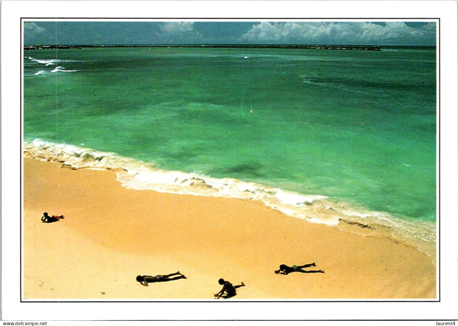 10-4-2024 (1 Z 33) Somalia- Buräwe Beach - Somalië