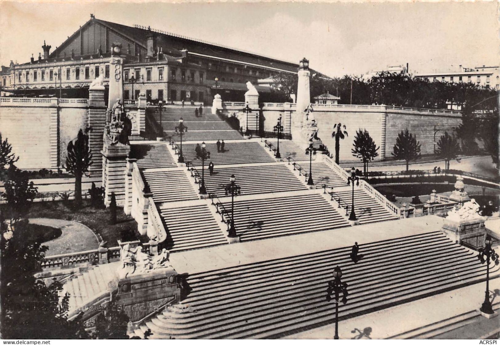 MARSEILLE  Escalier Monumental De La Gare St Charles  52 (scan Recto Verso)KEVREN0691 - Stationsbuurt, Belle De Mai, Plombières