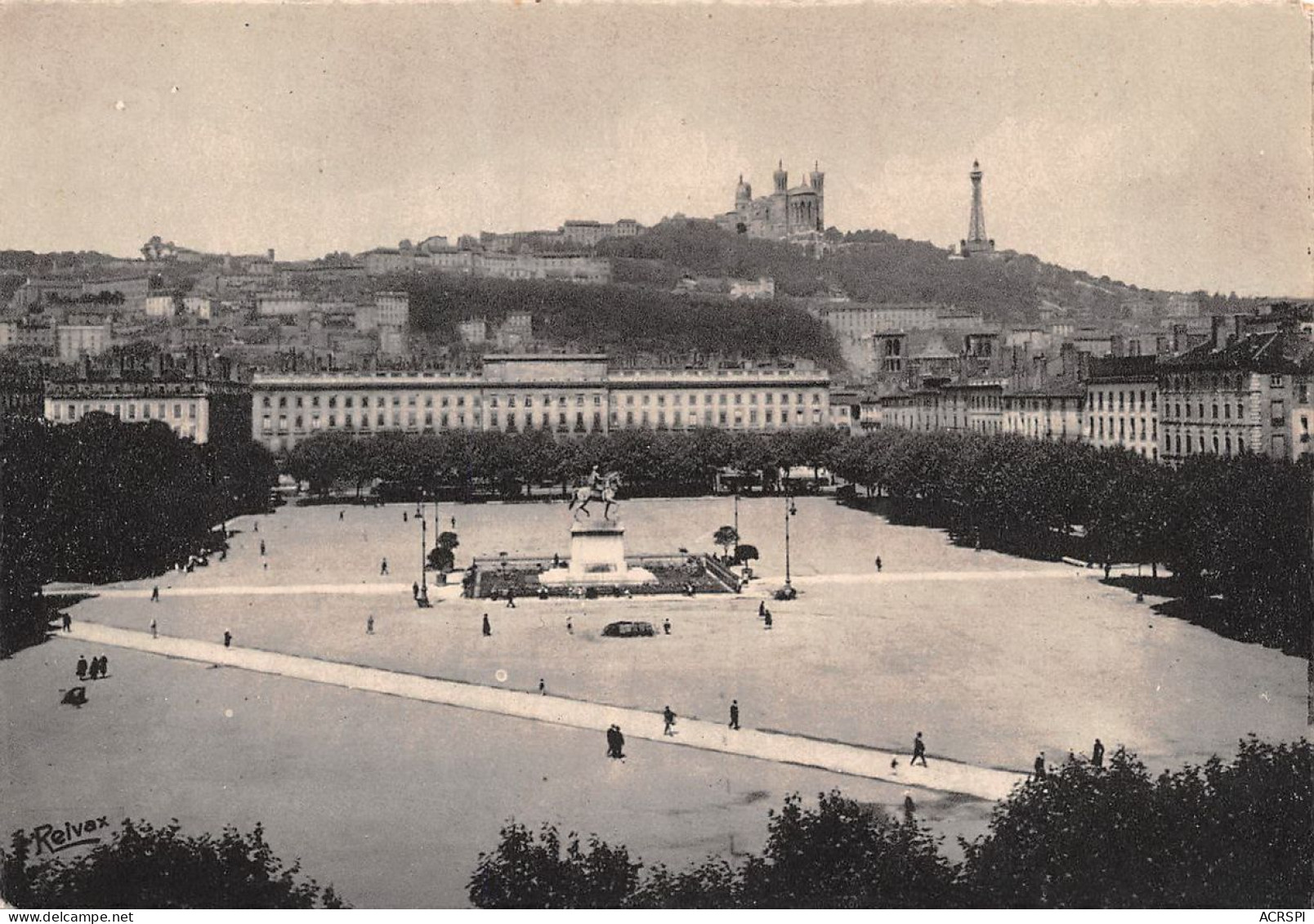 LYON Place Bellecour Et Colline De Fourvière  43 (scan Recto Verso)KEVREN0685 - Lyon 5