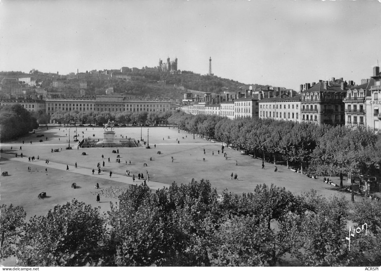 LYON Place Bellecour Et Colline De Fourvière  45 (scan Recto Verso)KEVREN0685 - Lyon 5