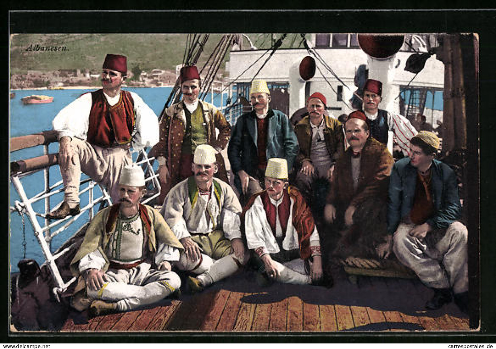 AK Albanische Männer Auf Einem Schiff  - Non Classés