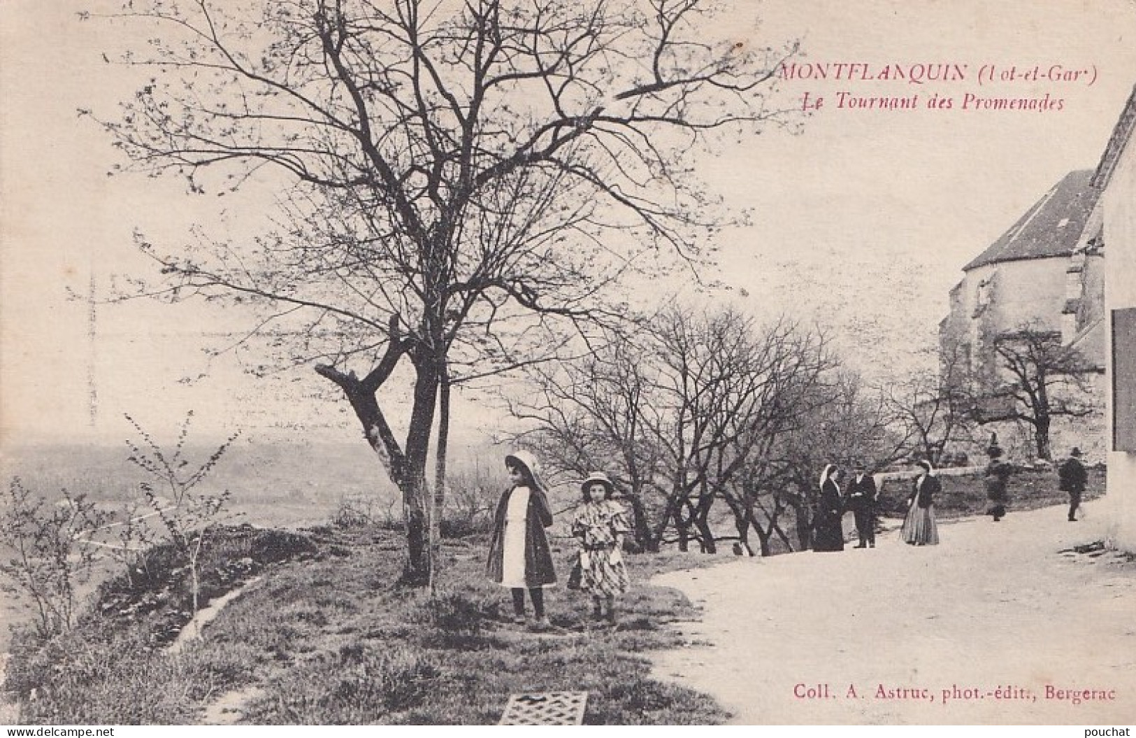 B6-47) MONFLANQUIN (LOT ET GARONNE) LE TOURNANT DES PROMENADES - ( ANIMEE - HABITANTS - 2 SCANS ) - Monflanquin